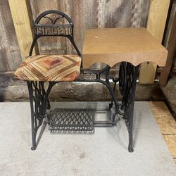 Singer Table/chair