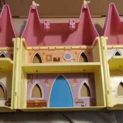  Peppa Pig's Princess Castle 4 Figures Included