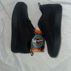 Heely’s Youth Size 4 Shoes