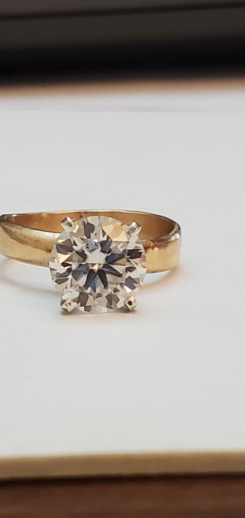 Genuine Diamond 2carat round brilliant cut Gold Ring