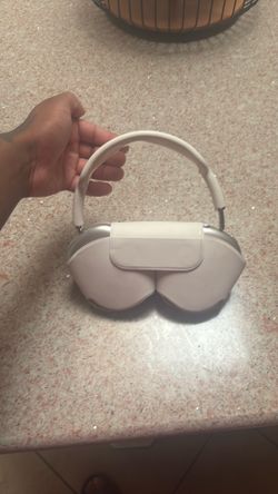 Airpod maxes first gen