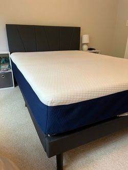 Sleepys full size 10 inches hybrid mattress. Non smoking and no pets house