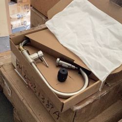 Kitchen Faucet with Pull Out Spray