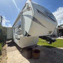 2013 Keystone 3100RL