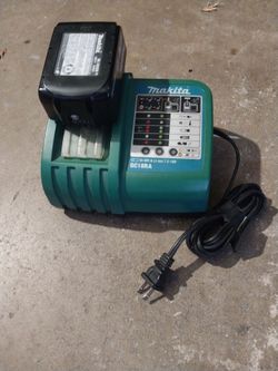 Makita Barry 18 V Lithium ION  3 .  0  Ah  & Charger DC18 RA  ( Condition Good  )