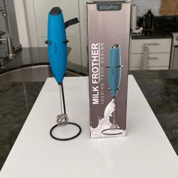 Handheld Battery Operated Milk Foam Maker, Drink Mixer with Stainless Steel Whisk & Stand / Kitchen