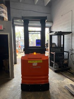 Toyota Electric Stand-Up order picked Forklift