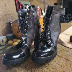 Ofrescan. Zapatillas Louis Vuitton Originally Talla 9