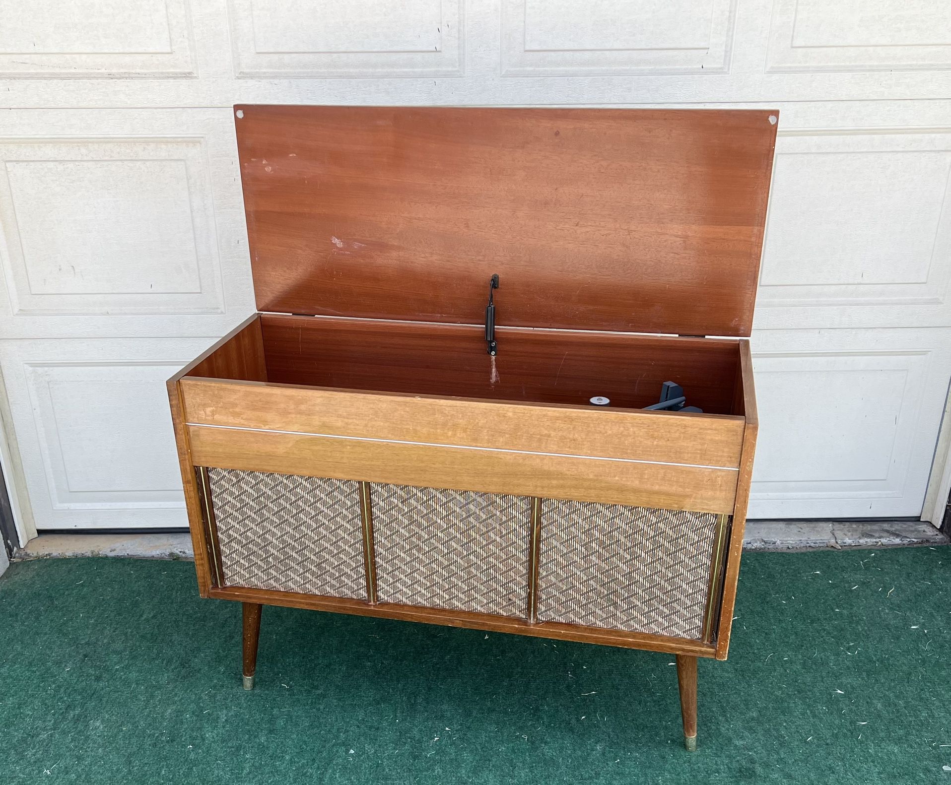 Mid Century Modern Morse Stereo Console