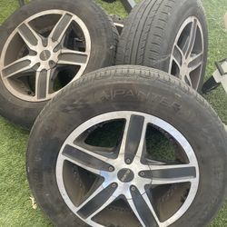 Rines Con Llantas De Medio Uso 