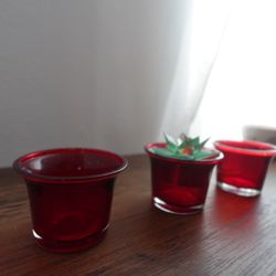 Set of 3 Red Glass Candle Holders 🕯️