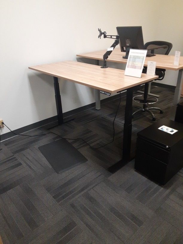 Electronic Sit-Stand Desk (66" × 30")