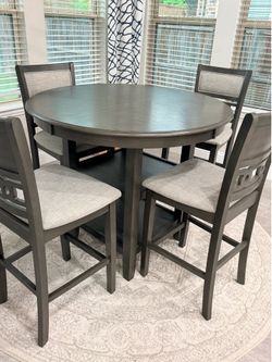 Round table with 4 chairs