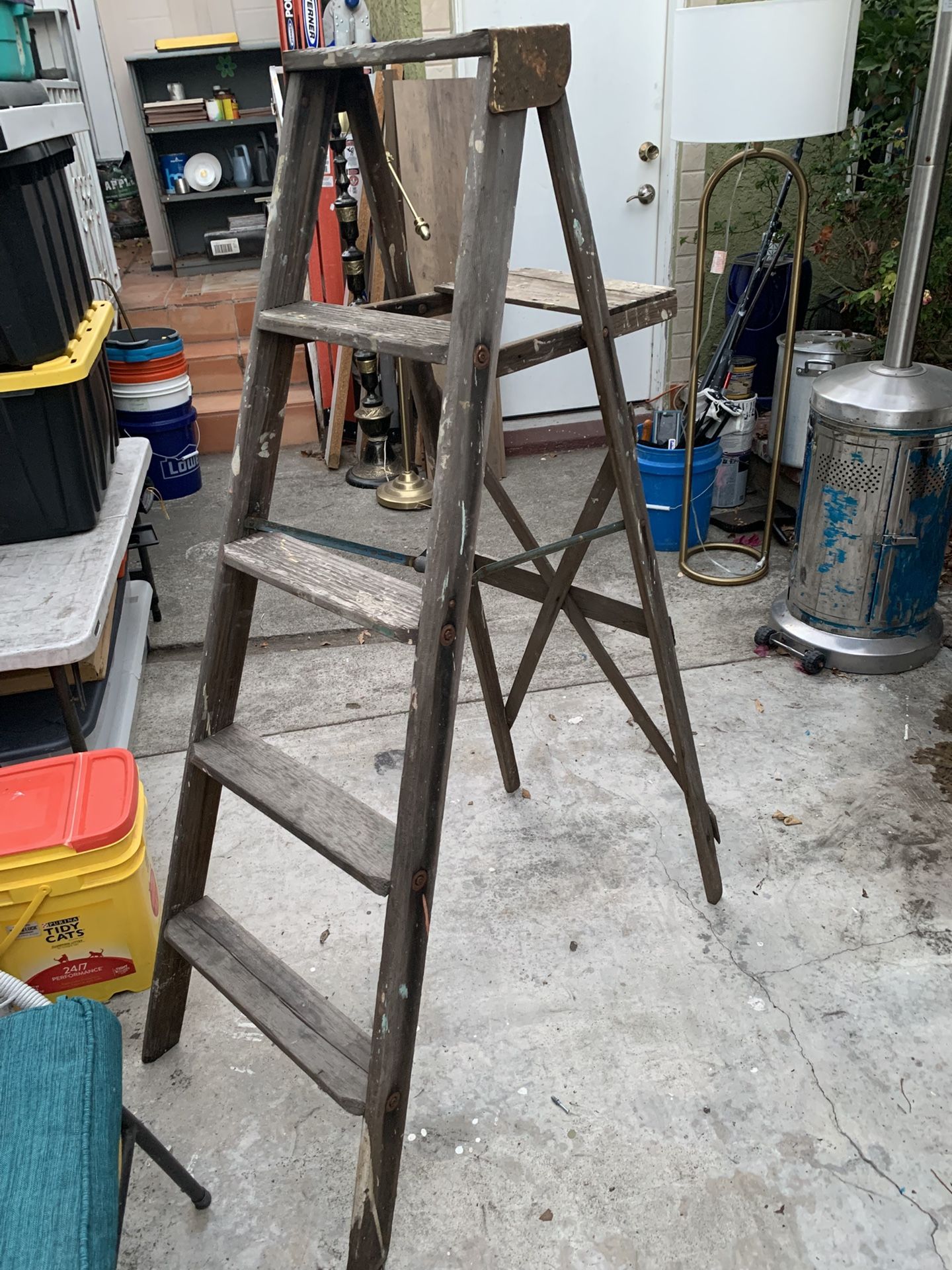 4’ Wooden Ladder