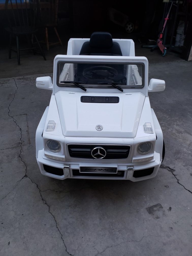 Mercedes-Benz Power Wheel Toy truck to drive