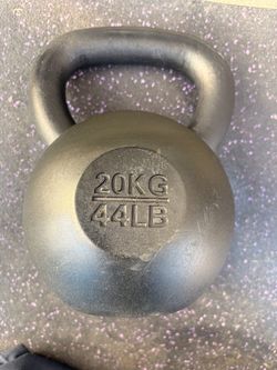 Cast iron Onnit kettlebell weighs 20kg (44lbs). This black fitness  rubber coated weight has a solid construction with a wide handle.