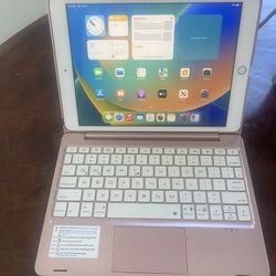 IPAD 32G - Rose Gold $250 OBO