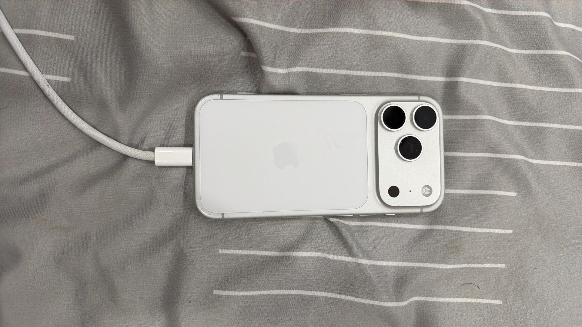 Locked iPhone 17 Pro