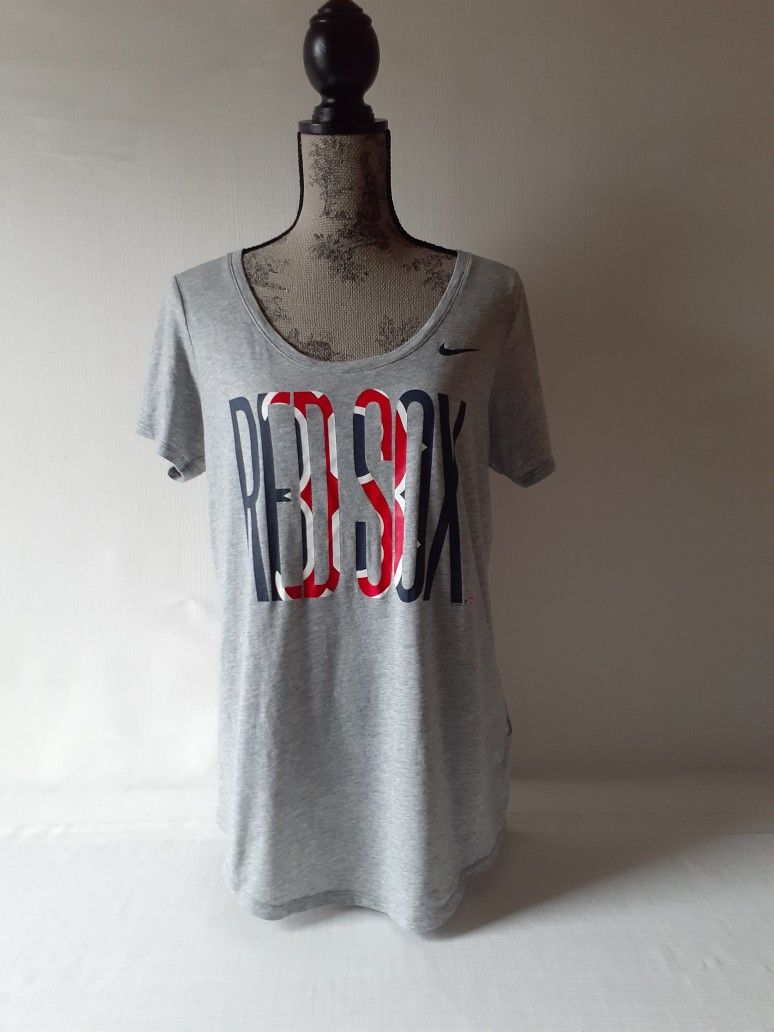 Nike Boston Red Sox women's gray short sleeve graphic t-shirt size M