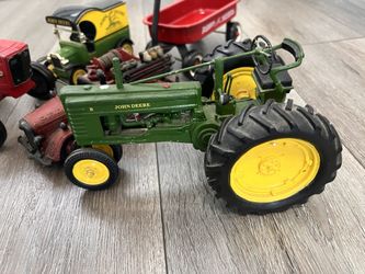 Vintage 2 Big Metal Tractors Jhon deer Scale 1/16 and other vintage collectibles 35 for everything in the picture