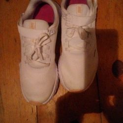 Women's Nike Revolution Size 11