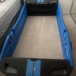 Toddler bed 