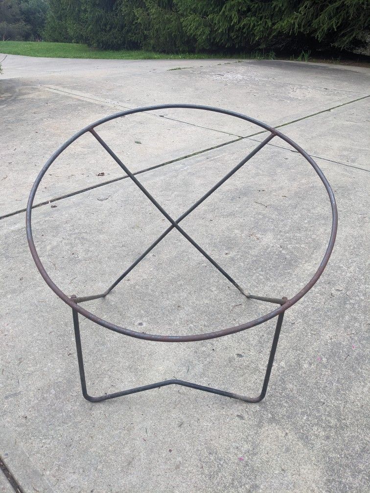 Metal Mid Century Modern Hoop Share