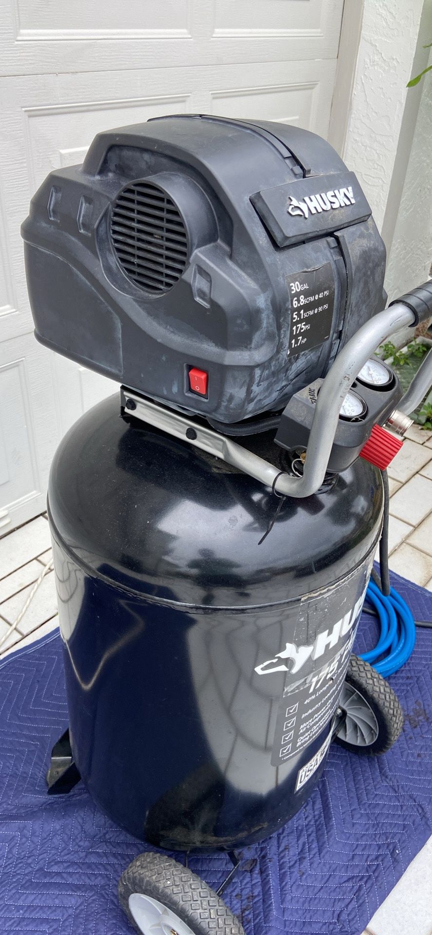 Husky Air compressor, used few times, like new. 175 PSI, 30gal.