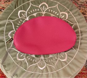Pink leather Estée Lauder make a bag