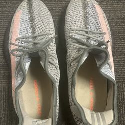 YEEZY 