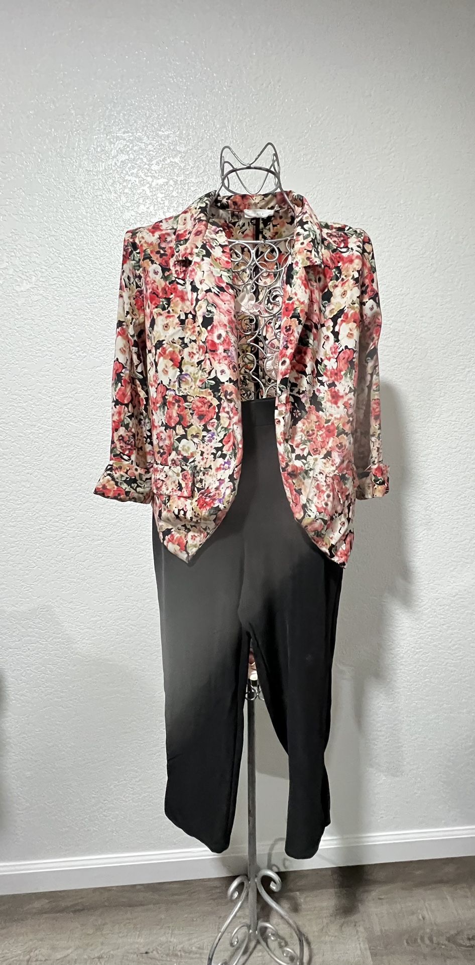 Lush Floral Jacket size 6 SUSAN GRAVER pants size XS
