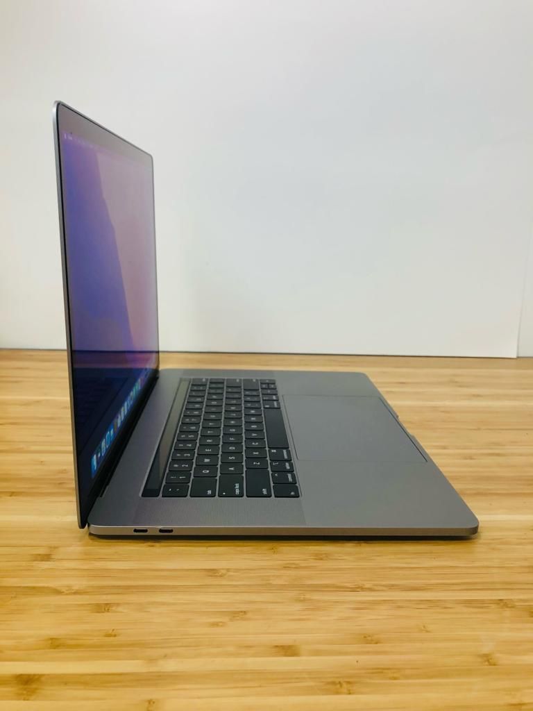 MacBook Pro 15” Laptop Apple Space Grey Intel Core i7/16GB RAM