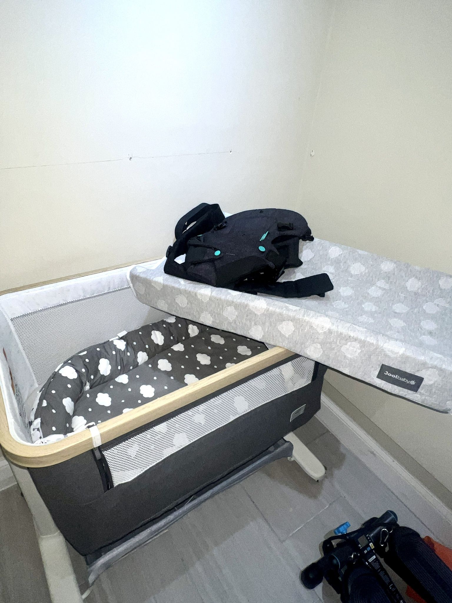 Newborn Baby Electric Rocking Bassinet & Changing Pad With Free Baby Carrier 