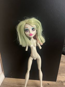 Monster high Rochelle in love doll