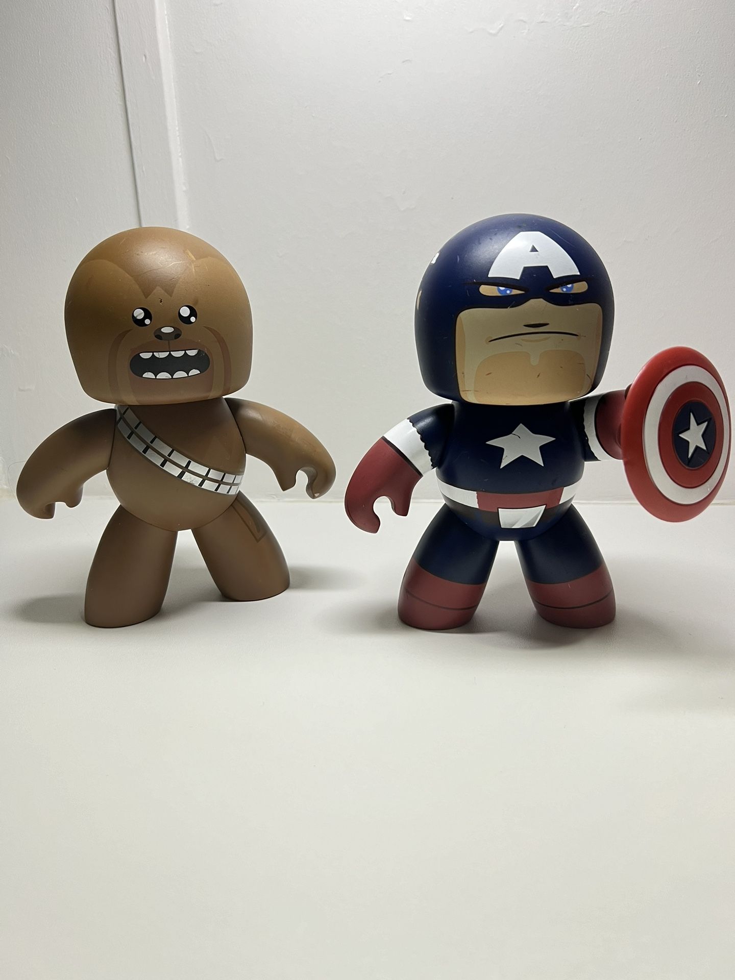 Marvel Avengers ! Chewbacca Star Wars 5.5 Figure 2 pieces