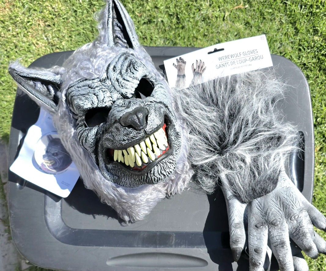 WEREWOLF MASK AND GLOVES