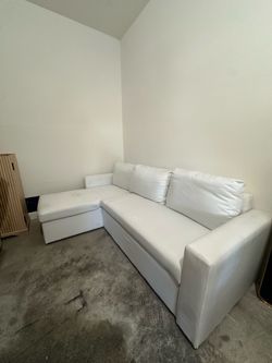 COUCH - Cute White L Couch with Pull Out Feature