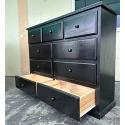 9 drawers dresser / Nine drawers dresser
