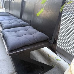 Set of 6 patio chairs. Black Z shape heavy duty . Needs TLC