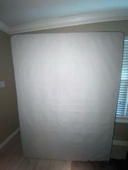 🛏️ QUEEN SIZE BOX SPRING FOR SALE 🛏️