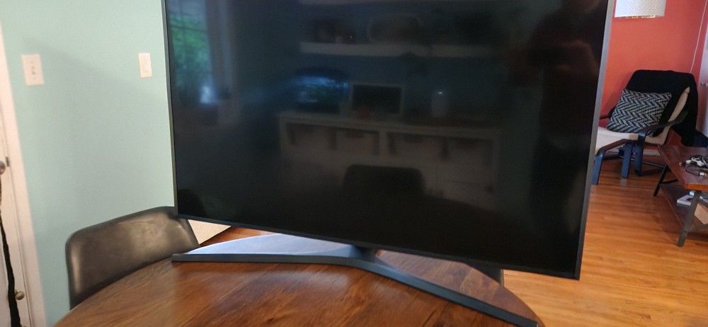 40" Samsung TV & Roku Ultra