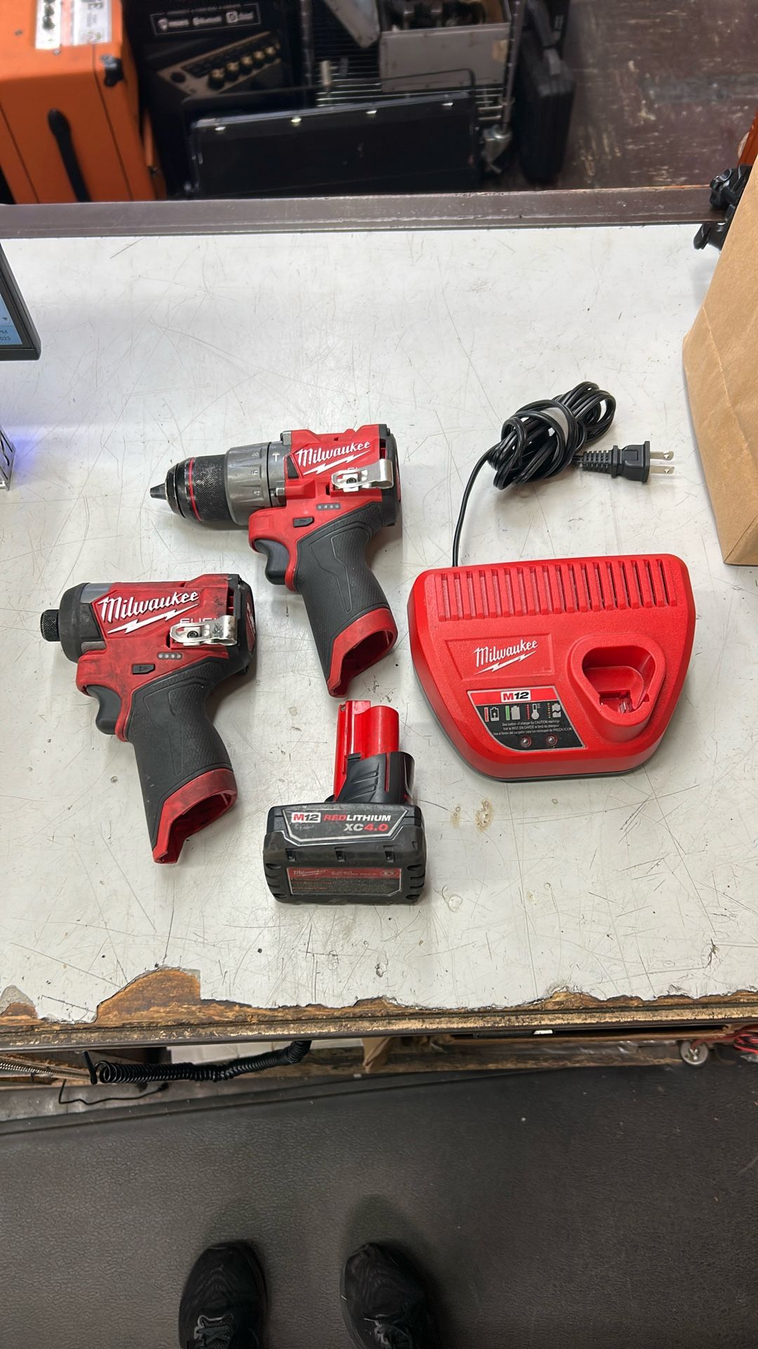 12v Milwaukee 3404-20 Drill & 3453 Impact Driver Set w/ Charger & Bat