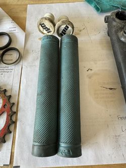 Bmx Grips With Plugs