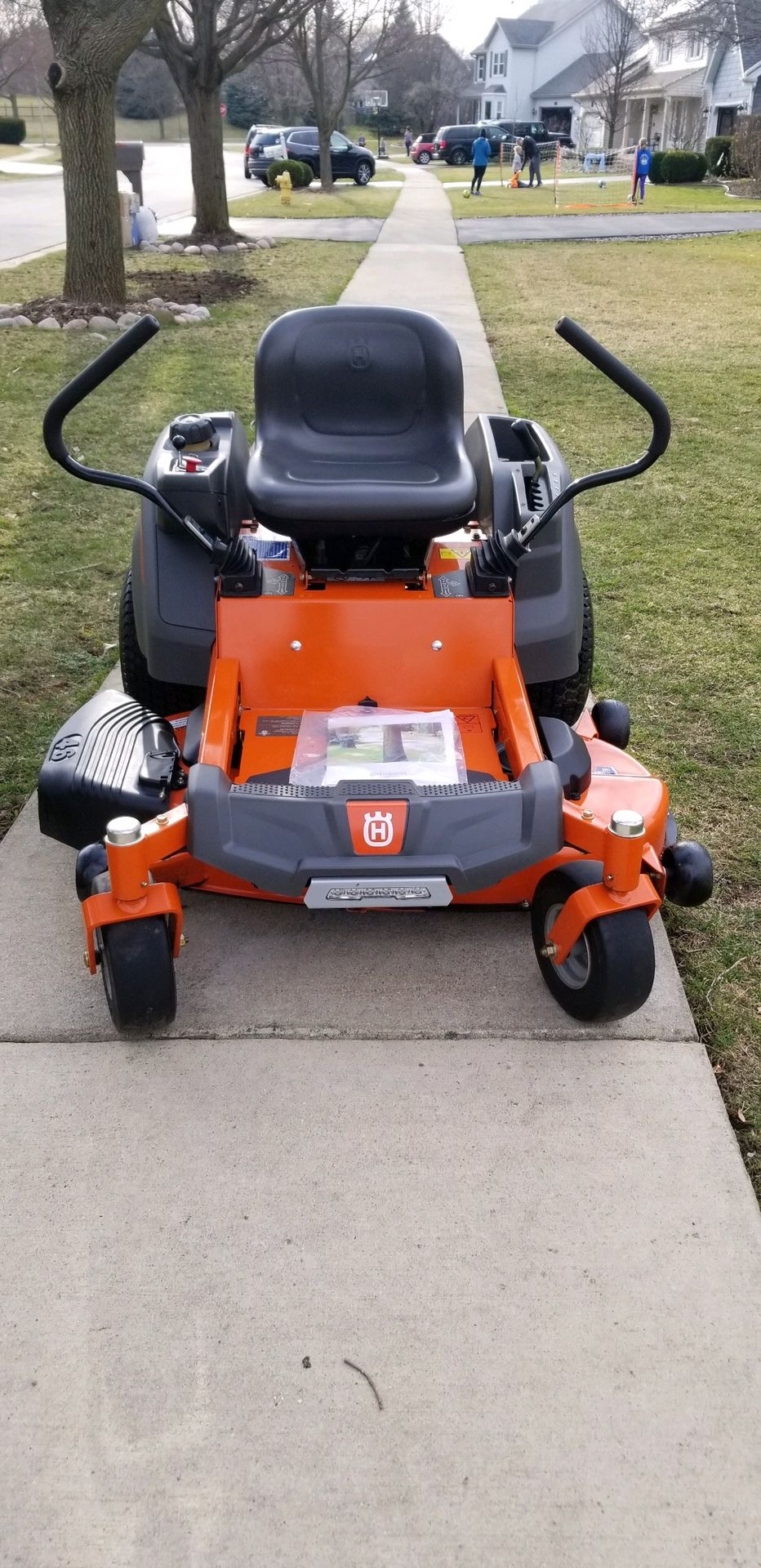 Husqvarna Z246 Zero turn mower. 46" Deck 23 HP Briggs Engine 7.6 Hours