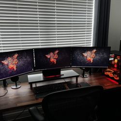 Gaming PC with 3 monitors