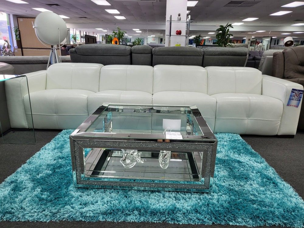 White Top Grain Leather Power Reclining Sectional For Just $2,999/Seccional reclinable eléctrico de cuero de grano superior blanco por solo $ 2,999!