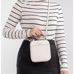 Cute mini bag by Kate Spade Small, stylish, and perfect for everyday use 💖