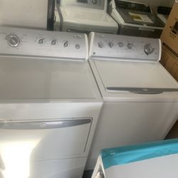 WHIRLPOOL WASHER AND GAS DRYER SET