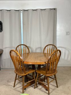 Round Kitchen Dining Table With 4 Windsor Chairs / Mesa Comedor y 4 Sillas