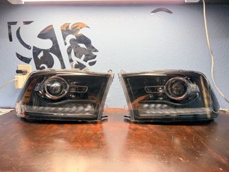 NEW IN BOX RAM R/T HEADLIGHTS!!✅
